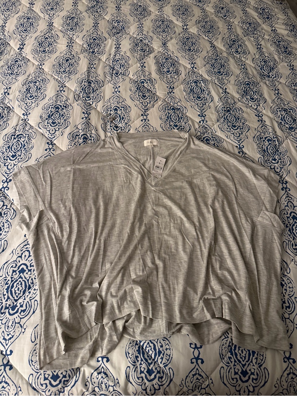 Lou & Grey Heather Light Gray Pullover Tee